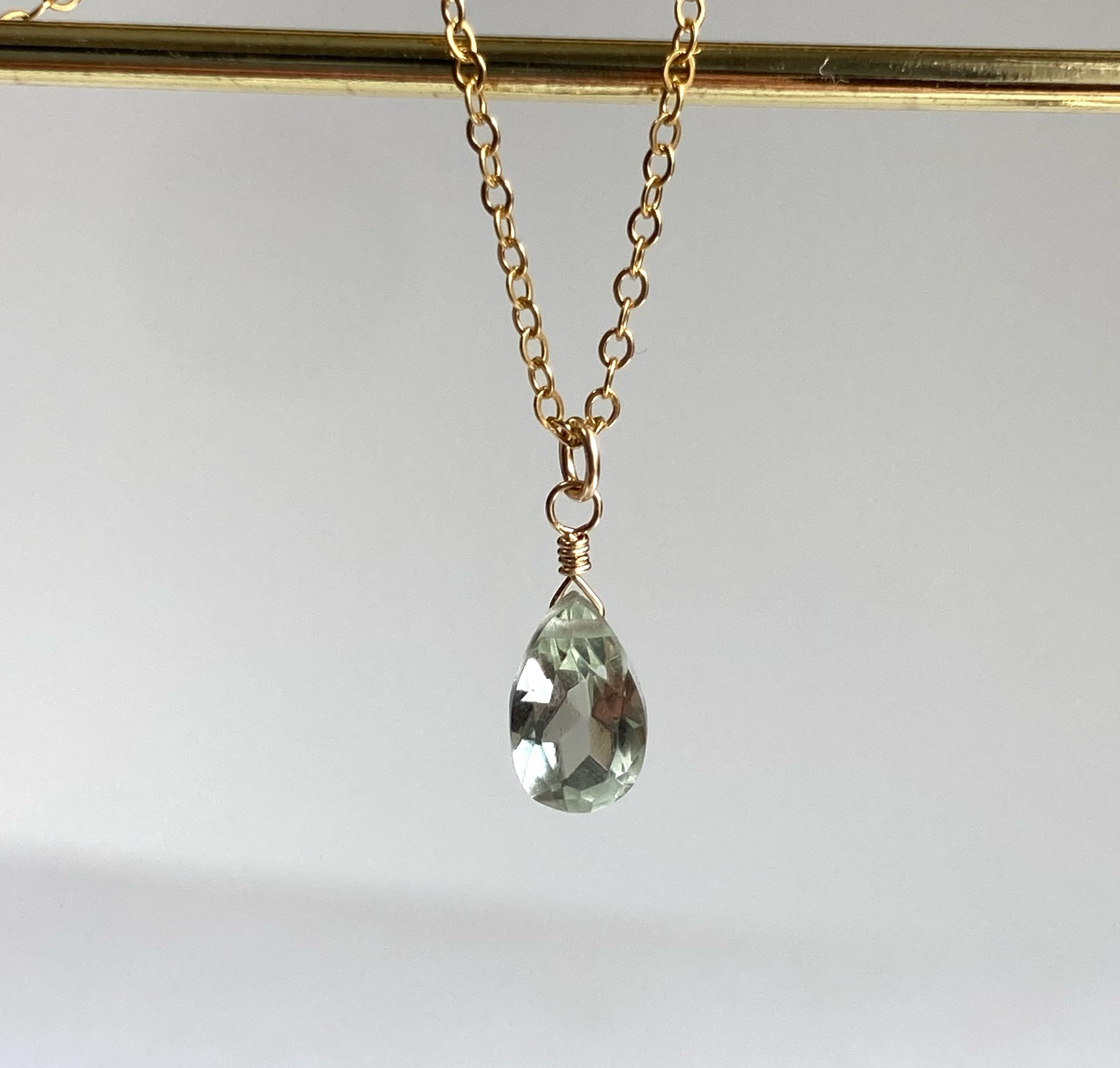 そっと息づく、緑光のささやき14kgfグリーンアメジストのジュエリーネックレス