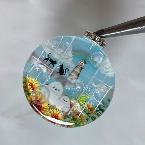 展示用/レジン/アンティークローズと窓辺のシマエナガ　オルゴナイトネックレス 展示用/レジン/アンティークローズと窓辺のシマエナガ オルゴナイト