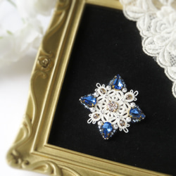 サファイアブルーの煌めきブローチ/ポニーフック/ヘアゴム 青 タティングレース 1枚目の画像