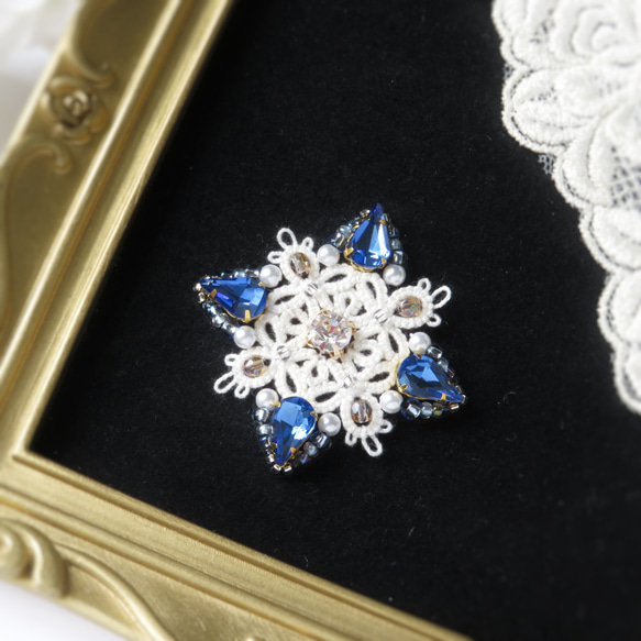 サファイアブルーの煌めきブローチ/ポニーフック/ヘアゴム 青 タティングレース 2枚目の画像