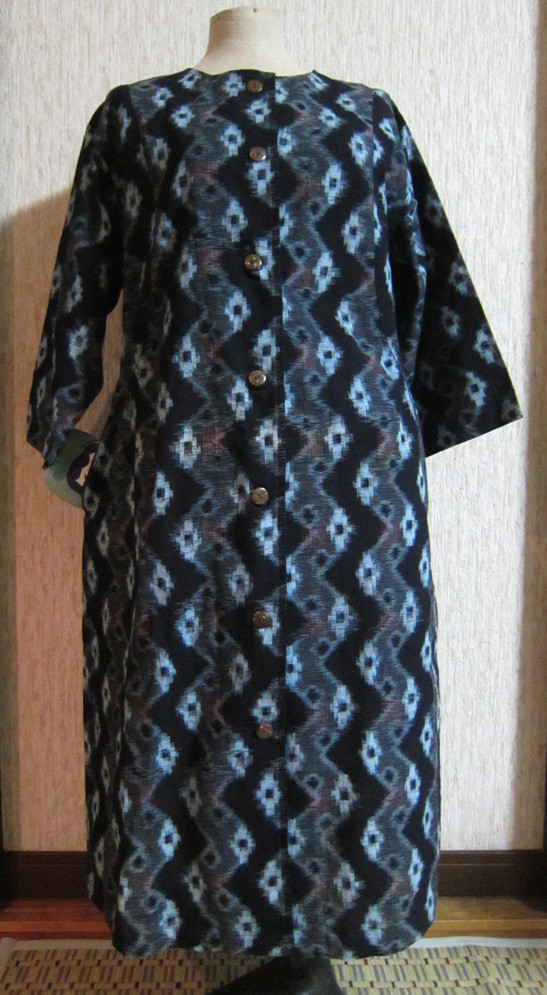 着物リメイク　絣のロングコート（ロングワンピース）右ポケット付き　１１号