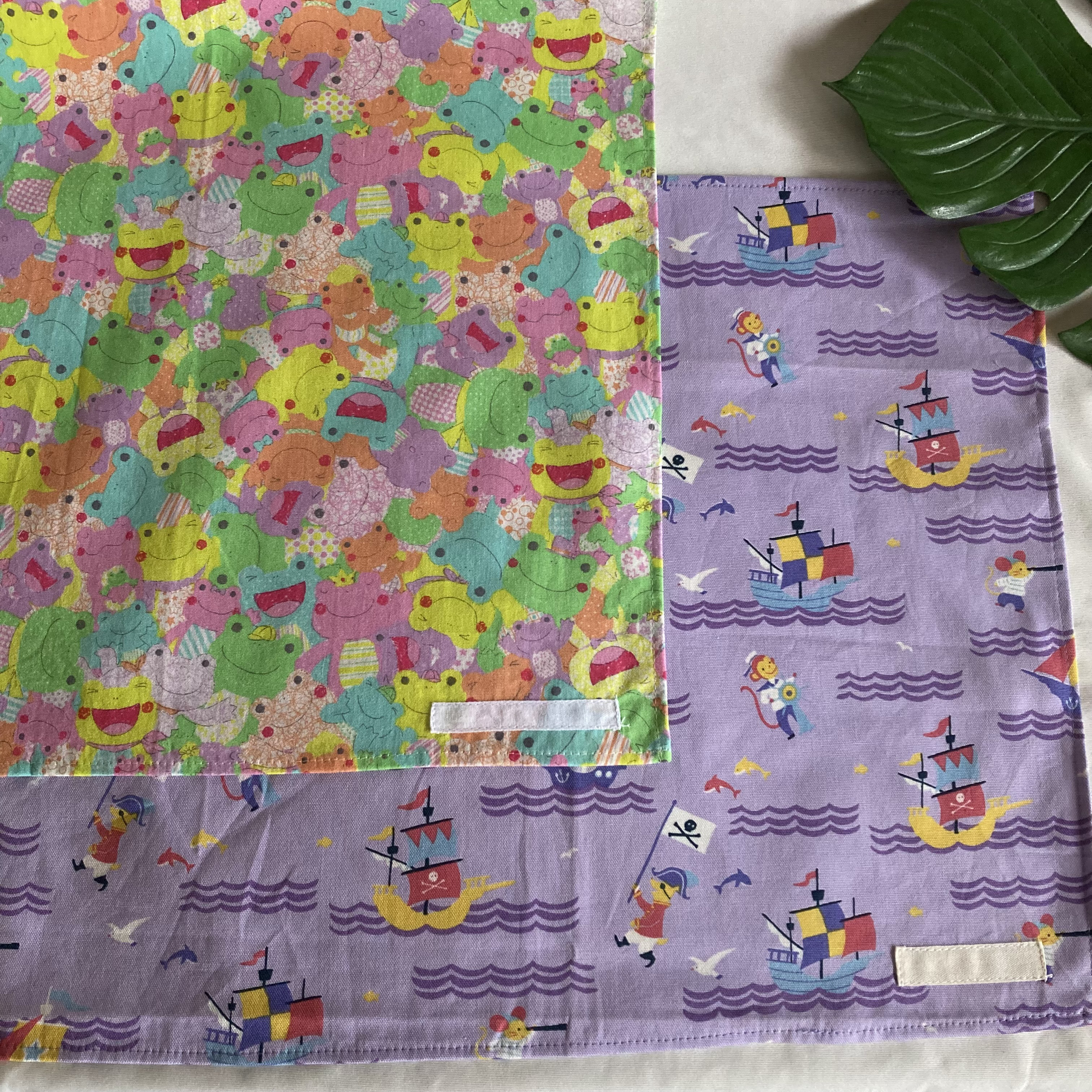 ♬84 moco2✩様オーダー専用☆ランチョンマット2枚　HALLOカエル ランチョンマット×2枚セット(35×45㎝)☆かえるカエル動物海賊船マリン