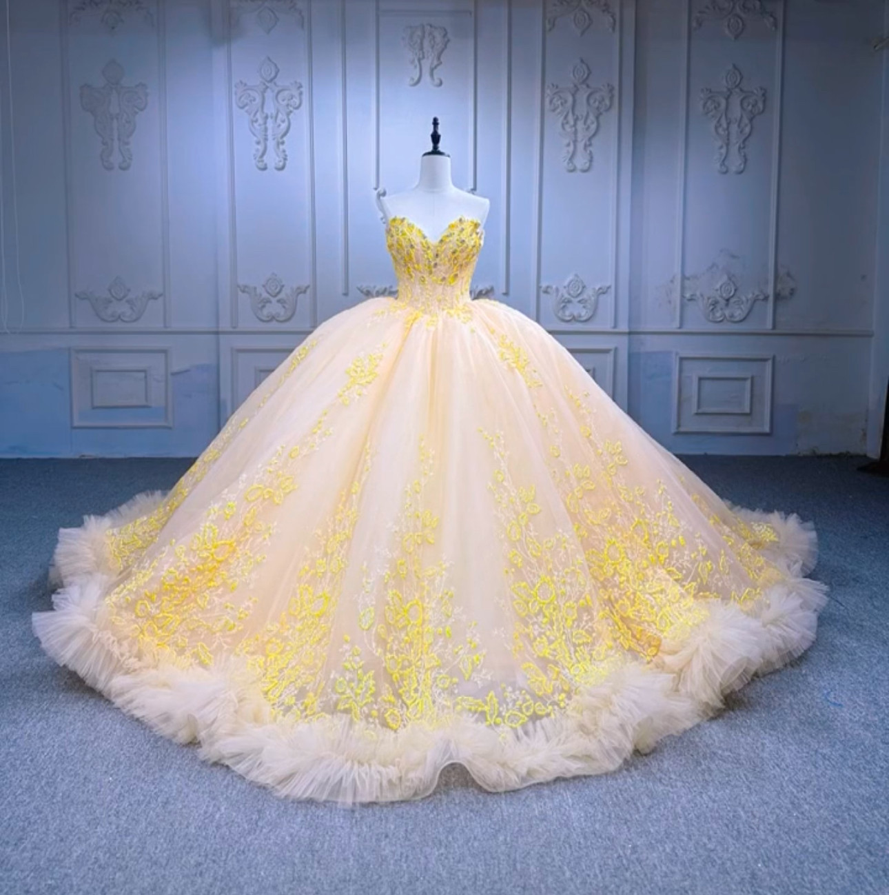 新作　イエロー黄色　ふんわりチュール　レーススカート　上品　フレアスカート　ボリューム　大人気　美しいレース成人式前撮り