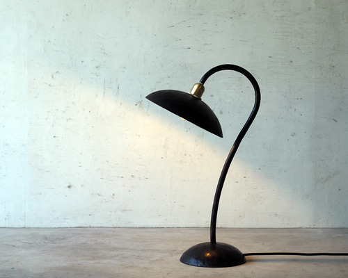 アイアン【鉄】のLEDデスクランプR・テーブルランプ スタンドライト