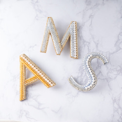 未開封　新品未使用　loulou ブローチ　マーガレット　ビーズ刺繍　ビジュー 未開封 新品未使用 loulou ブローチ マーガレット ビーズ刺繍