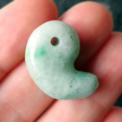 天然石【糸魚川ひすい】桐箱入り勾玉 B 22×15×9mm 天然石 BodhiTree