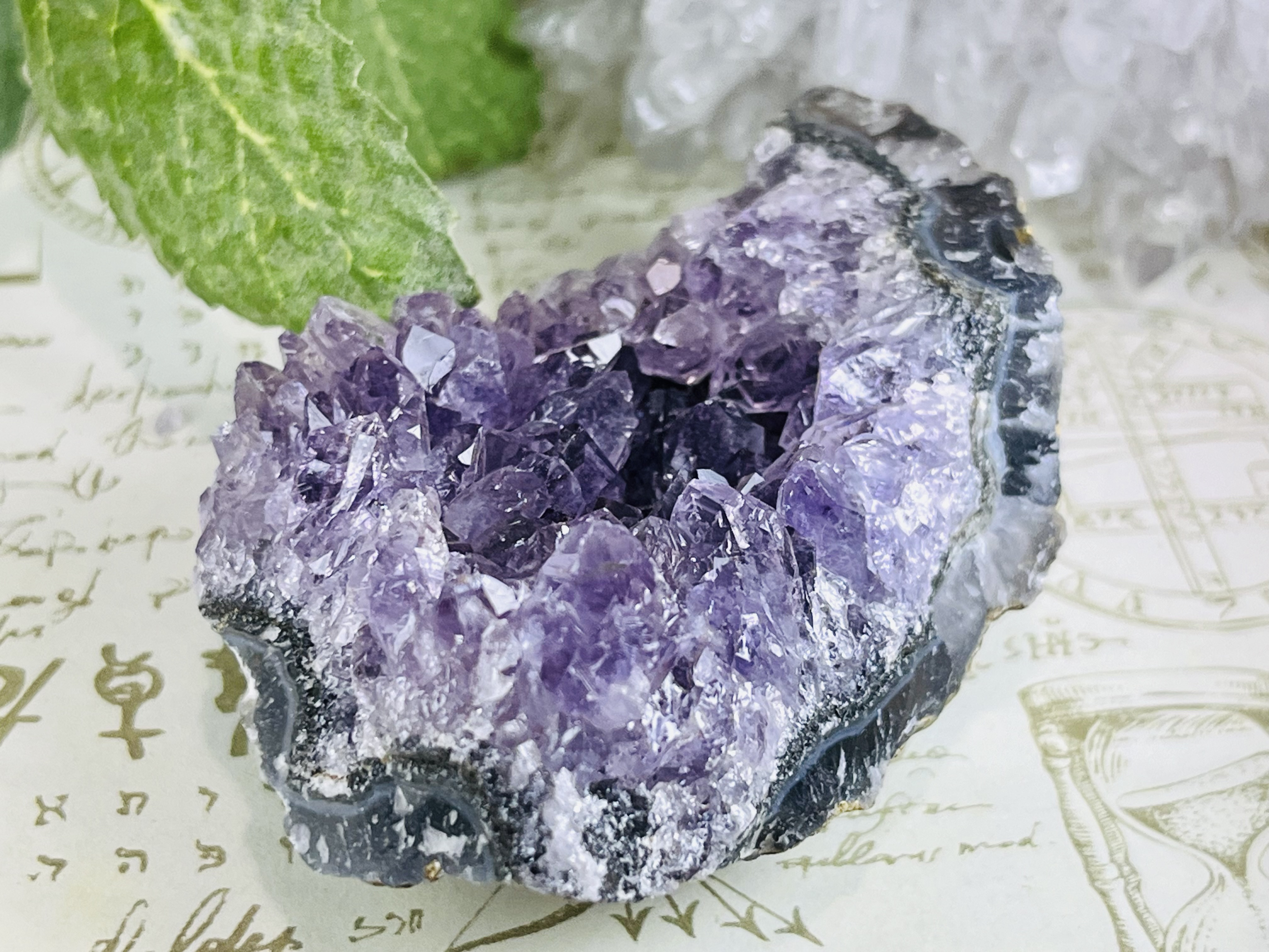 激レアアメジスト1370g位紫水晶クラスター ウルグアイ産 高品質