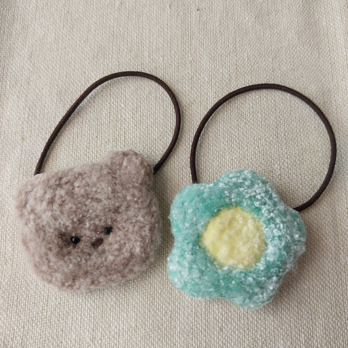 くまとお花のヘアゴム2個セット（ミント）】パンチニードル フリー