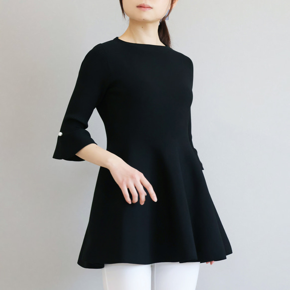 【長度蓋過臀線】 整件衣服荷葉邊喇叭袖套頭衫 【淺粉紅色】 第7張的照片