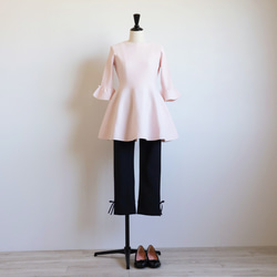 【長度蓋過臀線】 整件衣服荷葉邊喇叭袖套頭衫 【淺粉紅色】 第11張的照片