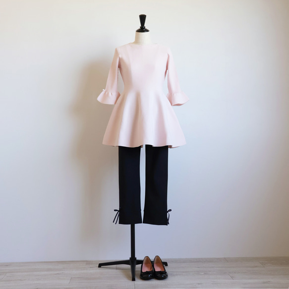 【長度蓋過臀線】 整件衣服荷葉邊喇叭袖套頭衫 【淺粉紅色】 第11張的照片