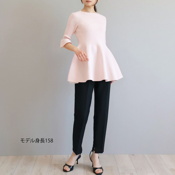 【長度蓋過臀線】 整件衣服荷葉邊喇叭袖套頭衫 【淺粉紅色】 第4張的照片