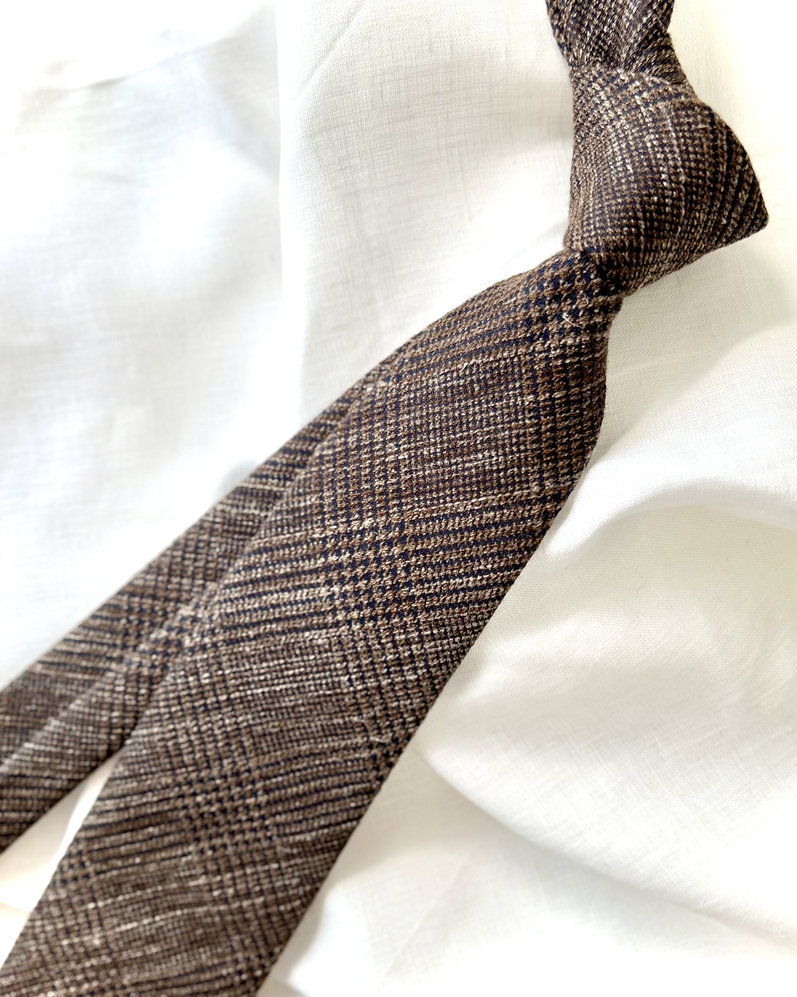 【受注製作】テーラーの手仕事で仕立てる　フルハンドメイドのシルク・ウール・リネンのネクタイ　チェック柄　ブラウン