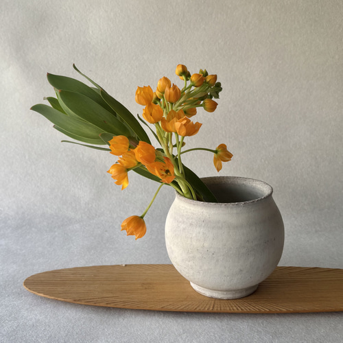 【18％OFF】 白釉 小さな花器〈中くらい〉D・E・F 一輪挿し・花瓶・花器 工芸品