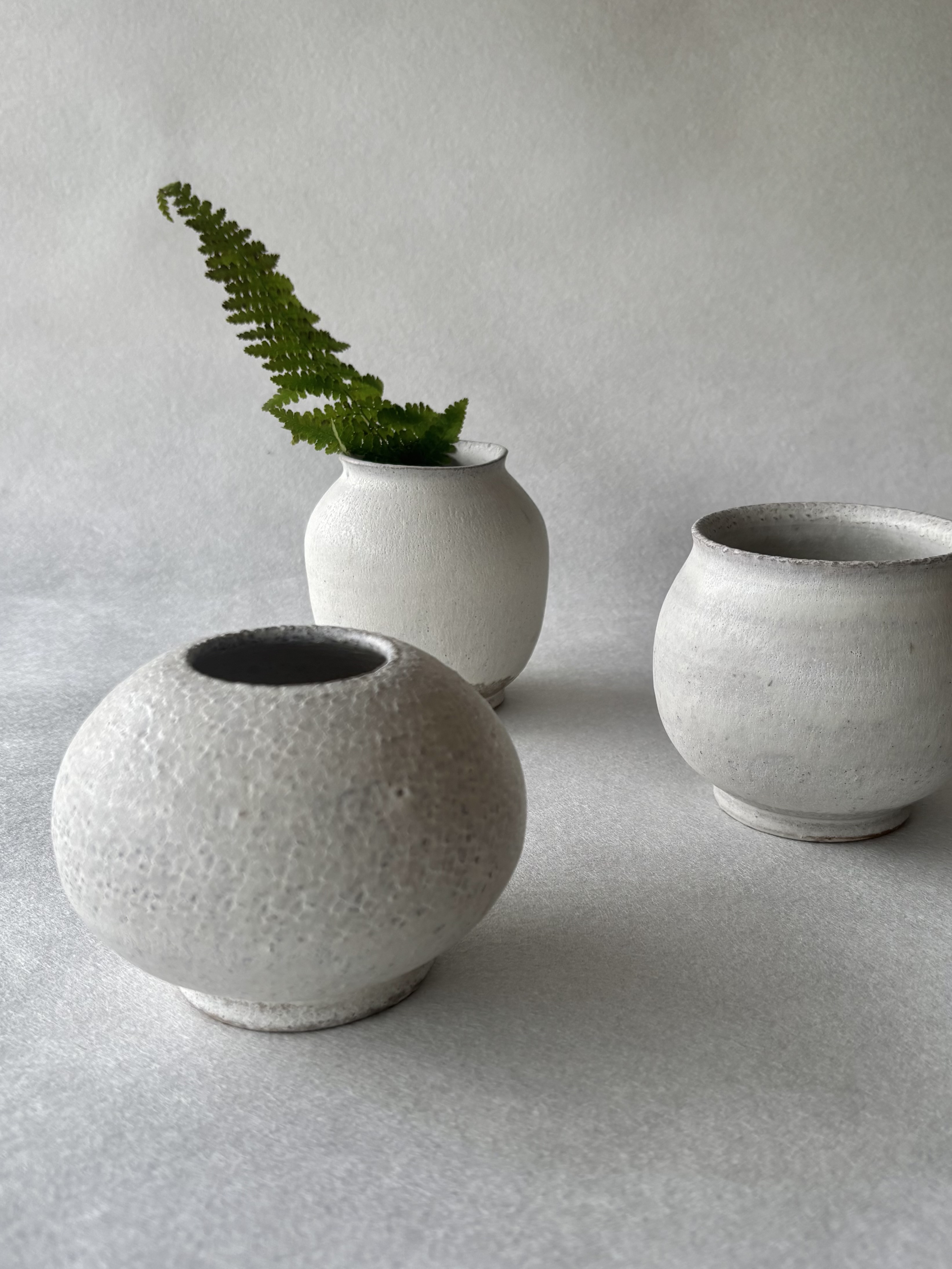 【送料無料】 白釉 小さな花器〈中くらい〉D・E・F 一輪挿し・花瓶・花器 工芸品