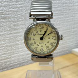 早い者勝ち！ ブレスレット風腕時計（6325）シルバーカラー 腕時計