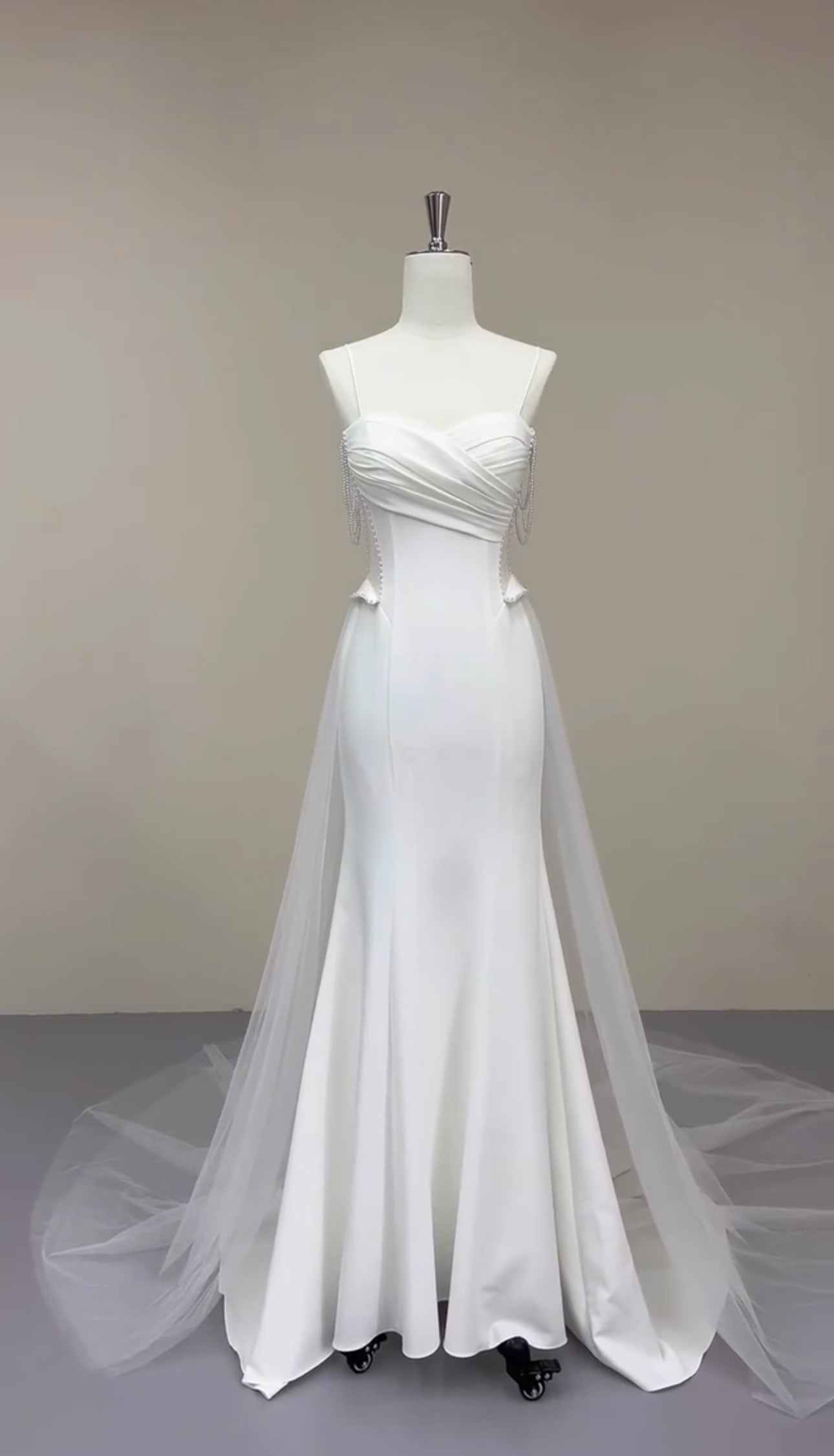 高評価続々！透け　セクシー　スレンダーライン　胸フリル　マーメイド演奏会音楽会成人式卒業式パーディードレス　オフホワイト