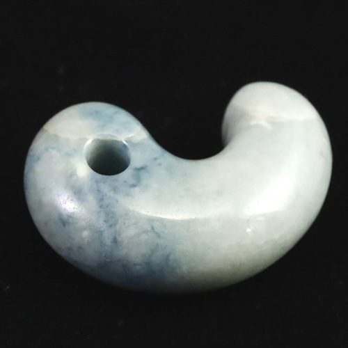 糸魚川翡翠‼️小滝産地‼️勾玉‼️大変に美しい柄‼️希少‼️破格出品‼️送料無料‼️ 糸魚川翡翠 小滝産 勾玉(ミニ) ワイヤーラップペンダント 14kgf