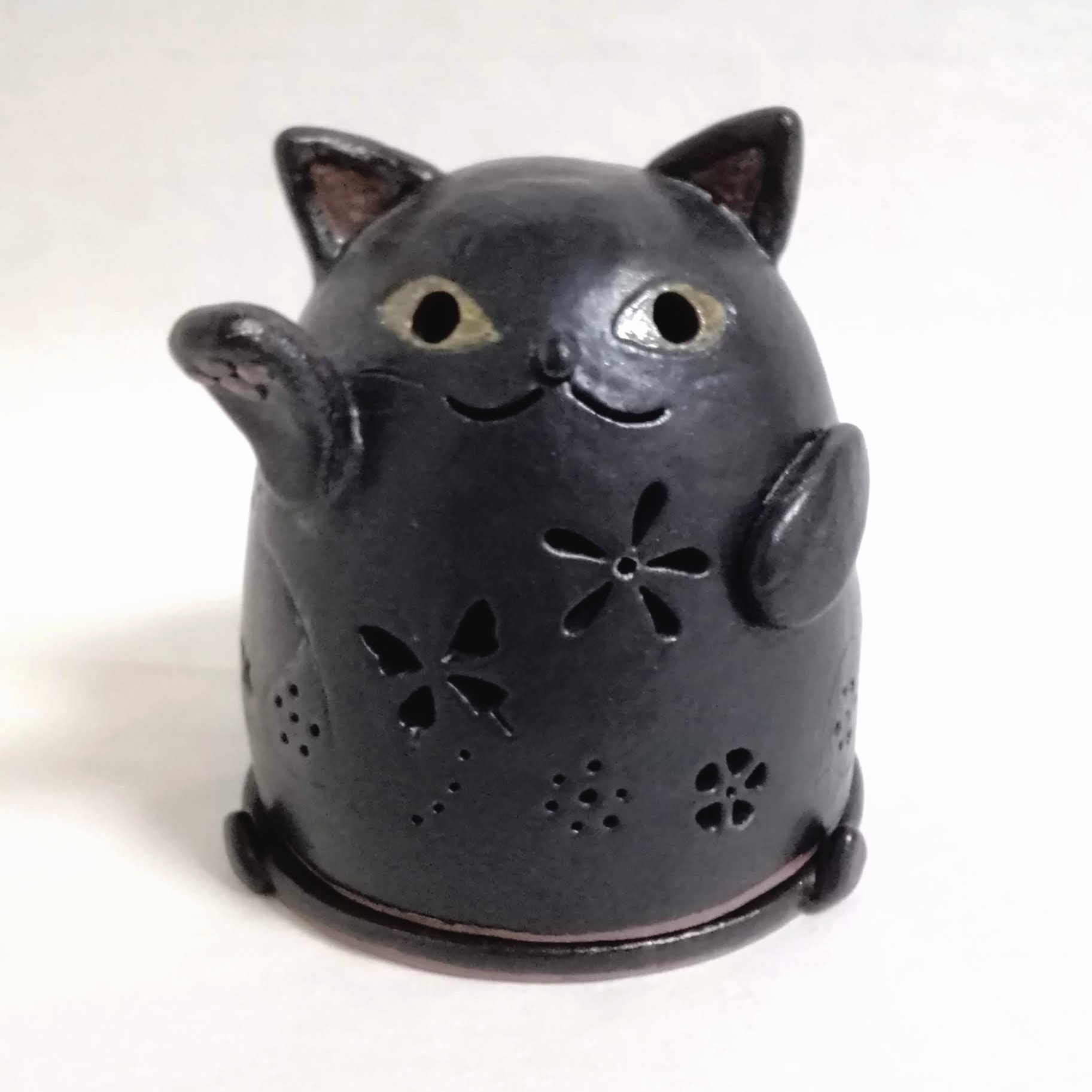 黒ネコのランプ 陶器 蝶 招き猫 (わけあり品）黒猫