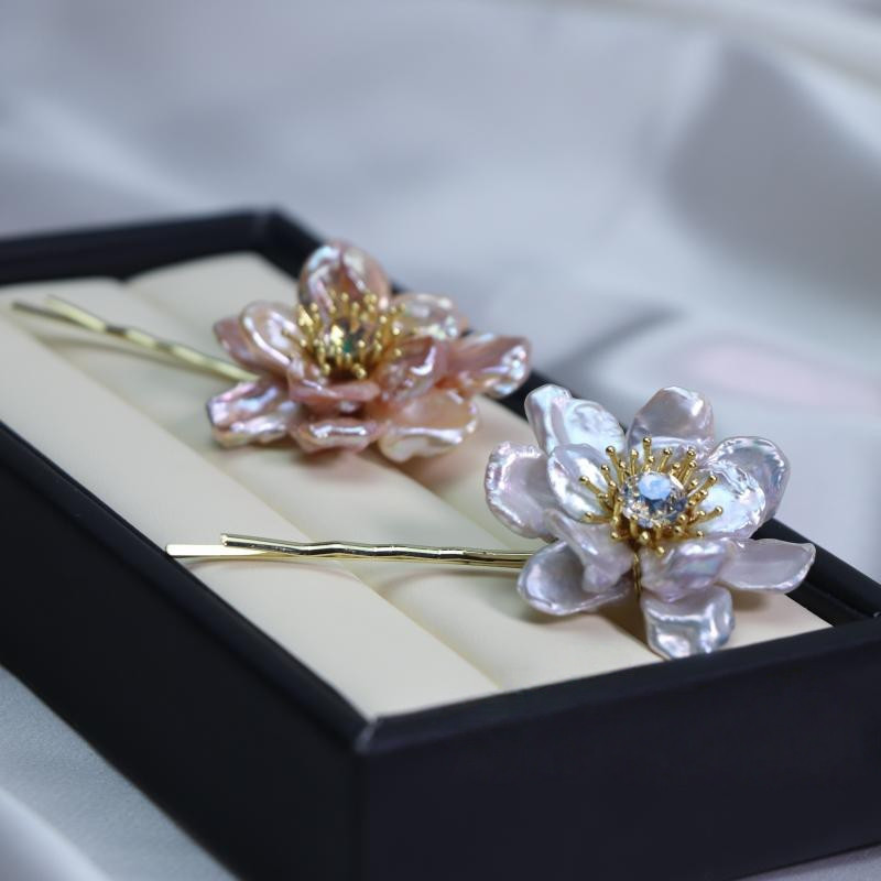 淡水バロックパールのヘアクリップ ヘアピン　花びら バレッタ  真珠　淡水真珠　6月誕生石　夏の誕生石