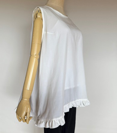 フリルスリーブレスブラウス　受注製作