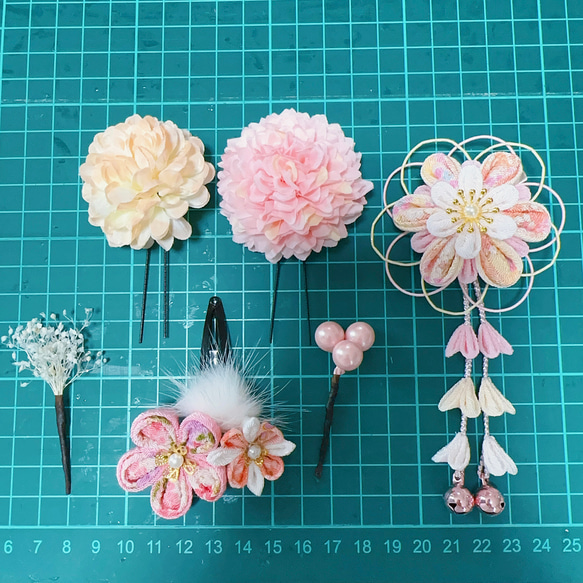 七五三 髪飾り 3歳 7歳 753 つまみ細工 浴衣 着物 小物 鈴 ピンク ベージュ　キッズ 子ども 12枚目の画像