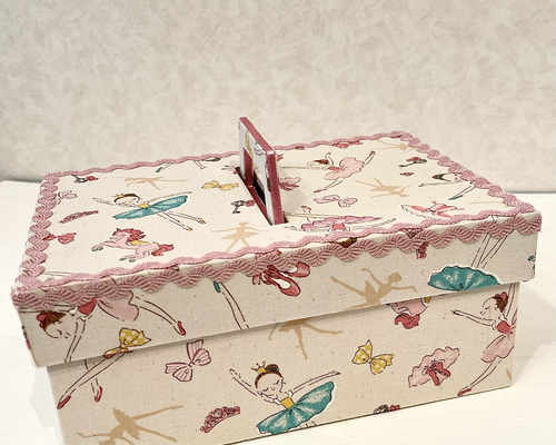 ミッキー様オーダーご依頼作品です カルトナージュ裁縫箱(大) ミッキー様オーダーご依頼作品です カルトナージュ裁縫箱(大)