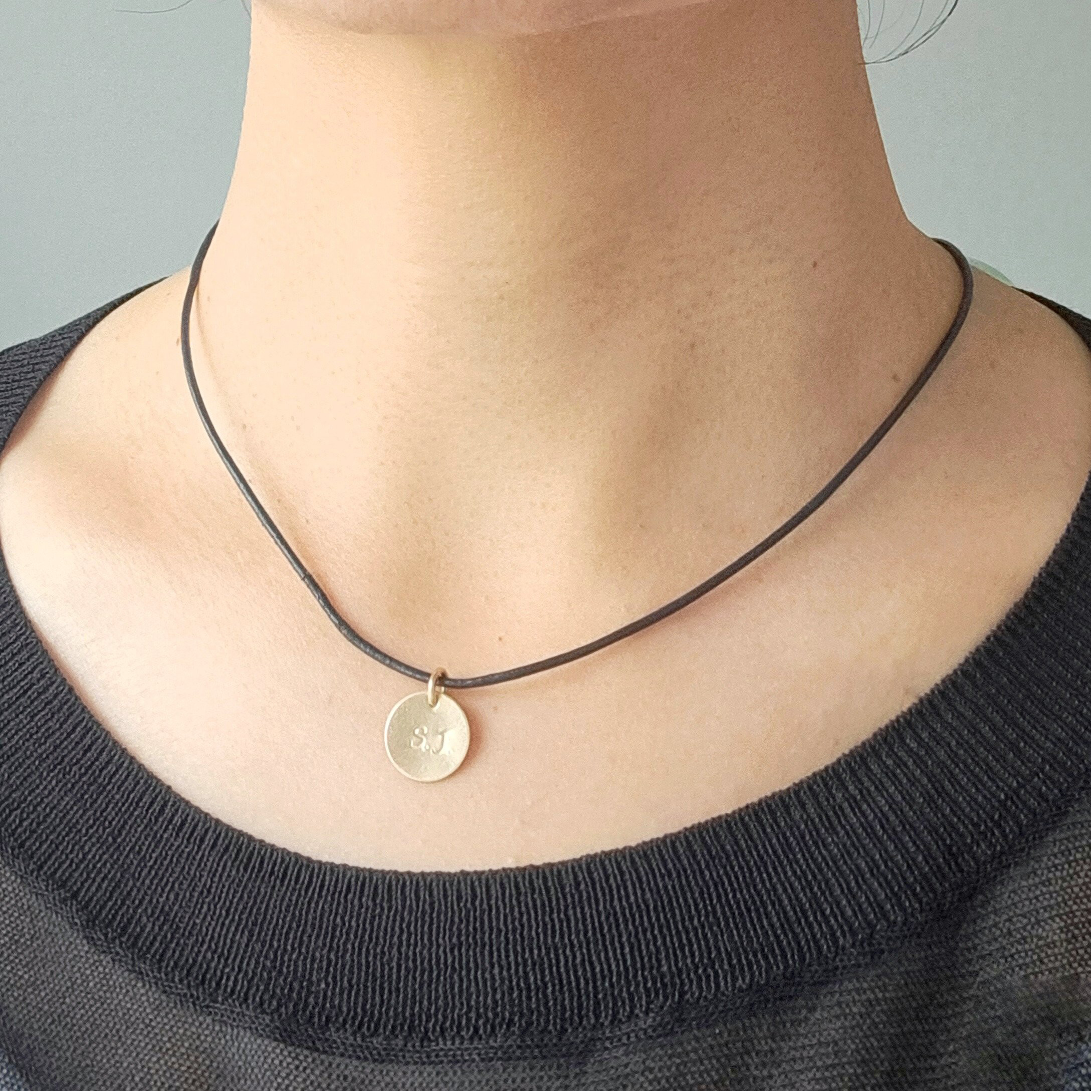 2つのイニシャルプレートレザーコードネックレス 6,098円