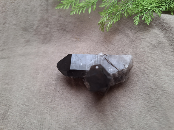 アーカンソー産黒水晶クラスター4 アーカンソー州産水晶クラスター＆モリオンのミニクラスター④