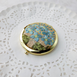 【選べるミニ巾着袋付き】インド刺繍リボンのプッシュ式コンパクトミラー　アジサイ【紫陽花2025】 4枚目の画像