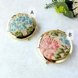 【選べるミニ巾着袋付き】インド刺繍リボンのプッシュ式コンパクトミラー　アジサイ【紫陽花2025】 2枚目の画像