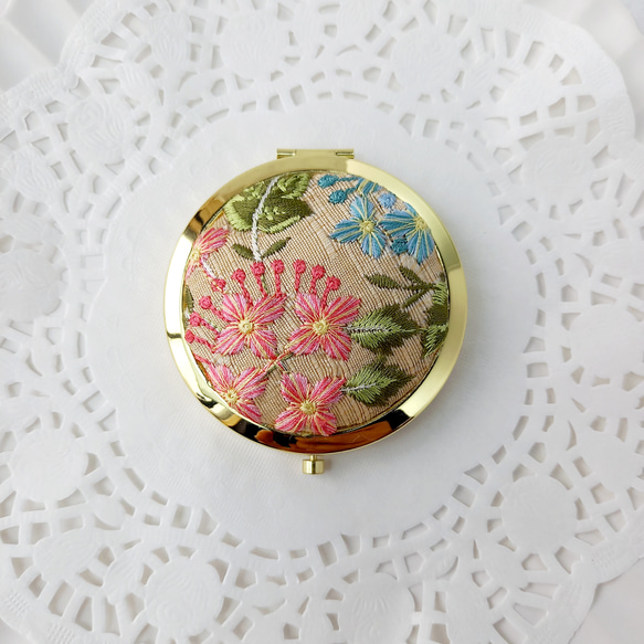 【選べるミニ巾着袋付き】インド刺繍リボンのプッシュ式コンパクトミラー　アジサイ【紫陽花2025】 8枚目の画像
