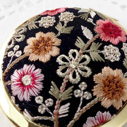 インド刺繍リボンのプッシュ式コンパクトミラー｜アンティークフラワー