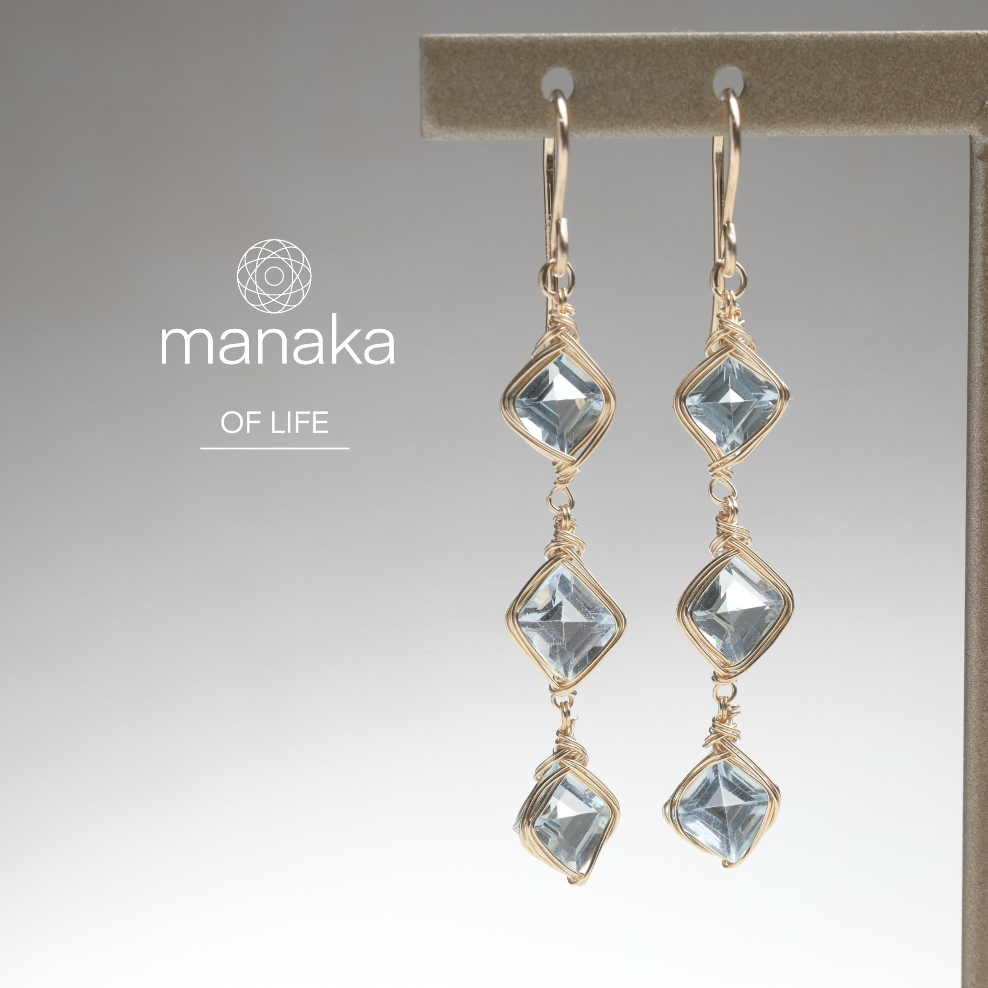 スカイブルートパーズ ピアス  ワイヤーラッピング  14kgf 天然石 送料無料でお届けします