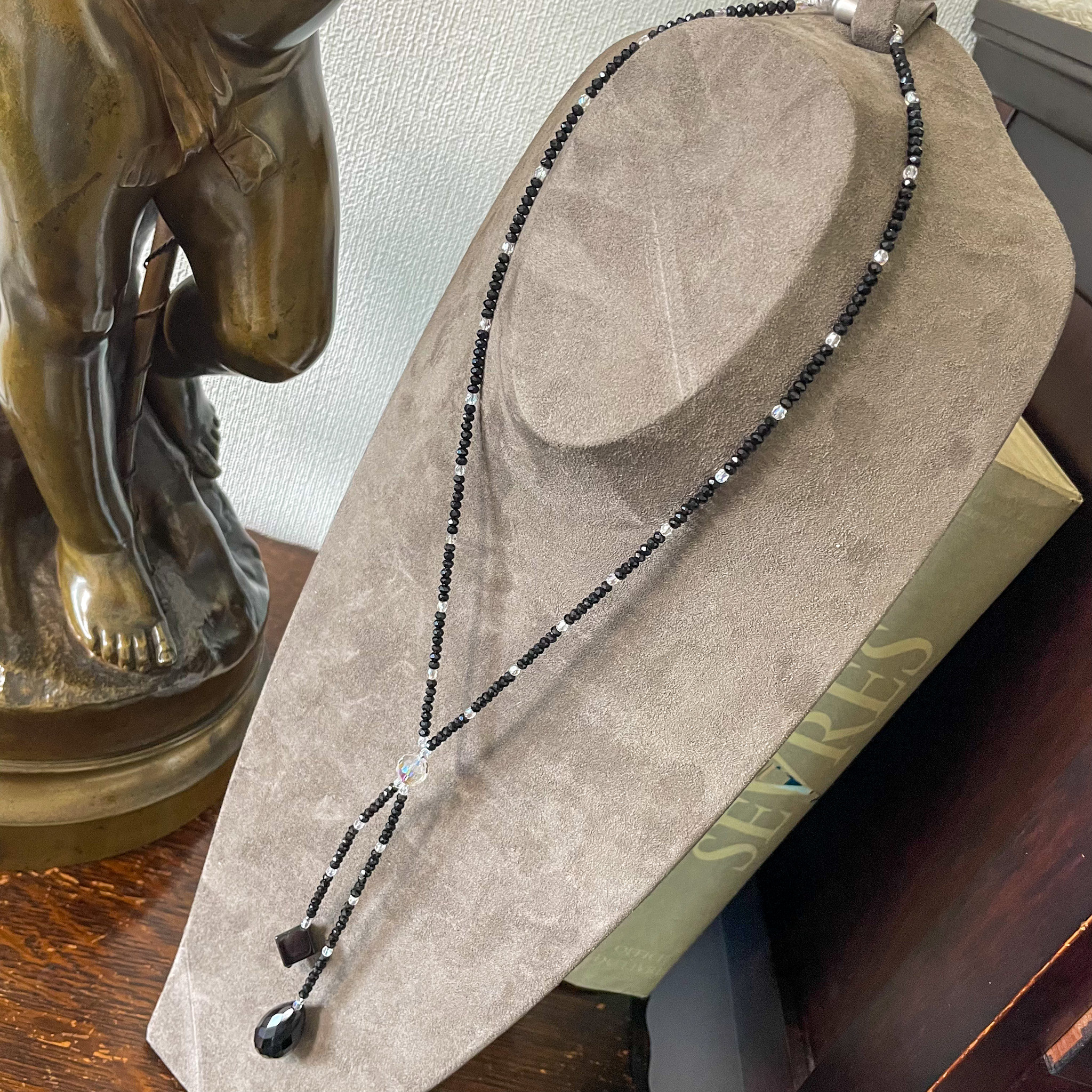 オニキス×スワロフスキー×クリスタルのネックレス