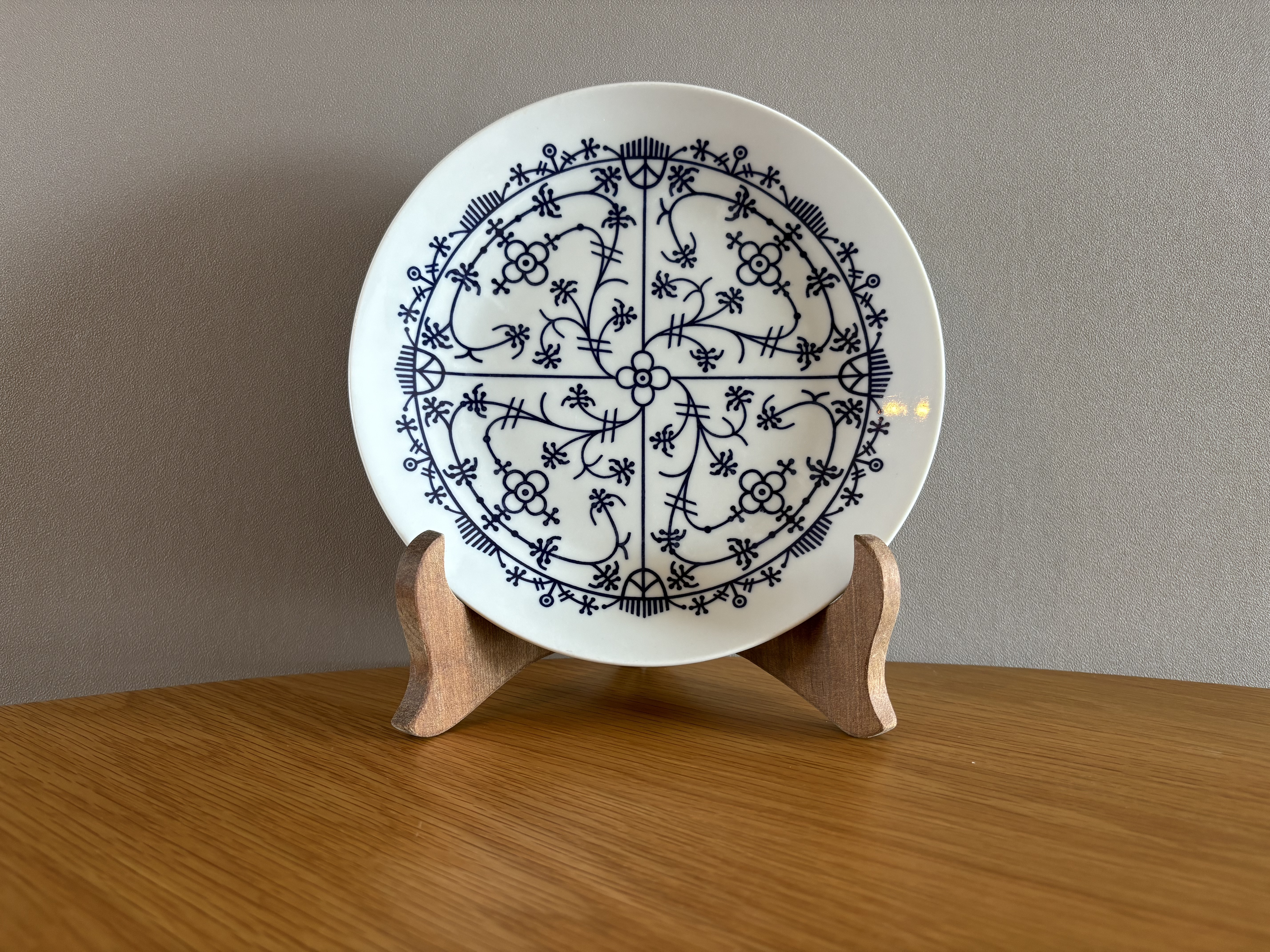 ヨーロッパの古いケーキ皿　ケーキ皿　アンティーク皿　ヴィンテージ　骨董品　蚤の市