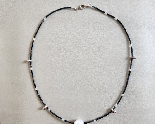 K18WG ネックレス 黒と銀のビーズ K18WG ネックレス 黒と銀のビーズ K18WG ネックレス 黒と銀の