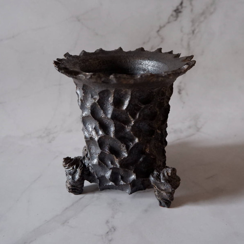 3号黒ブロンズ三脚深鉢073 万年青 塊根植物 多肉植物 盆栽 植木鉢 作家