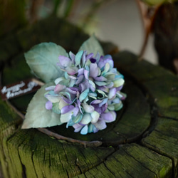くすみカラーの秋色紫陽花 布花コサージュ 4枚目の画像