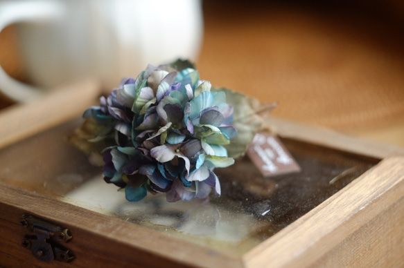 くすみカラーの秋色紫陽花 布花コサージュ 9枚目の画像