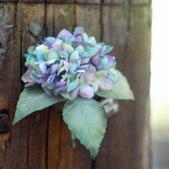 くすみカラーの秋色紫陽花 布花コサージュ 6枚目の画像