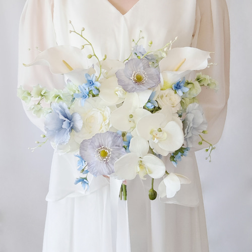 ホワイトカラーリリーと胡蝶蘭のウェディングブーケ&ブートニア