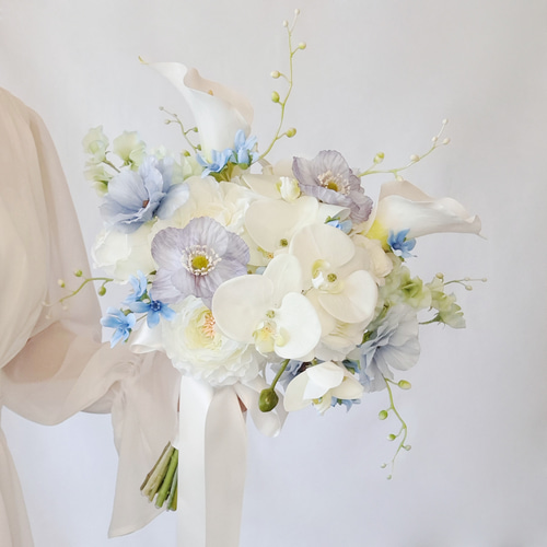 ホワイトカラーリリーと胡蝶蘭のウェディングブーケ&ブートニア