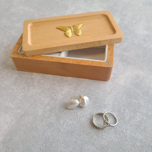 蝶モチーフのジュエリーボックス｜手のひらサイズの木製アクセサリー