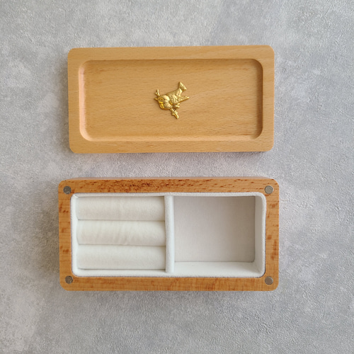 ギフトに人気】幸せを運ぶ小鳥のアクセサリーケース｜真鍮チャーム