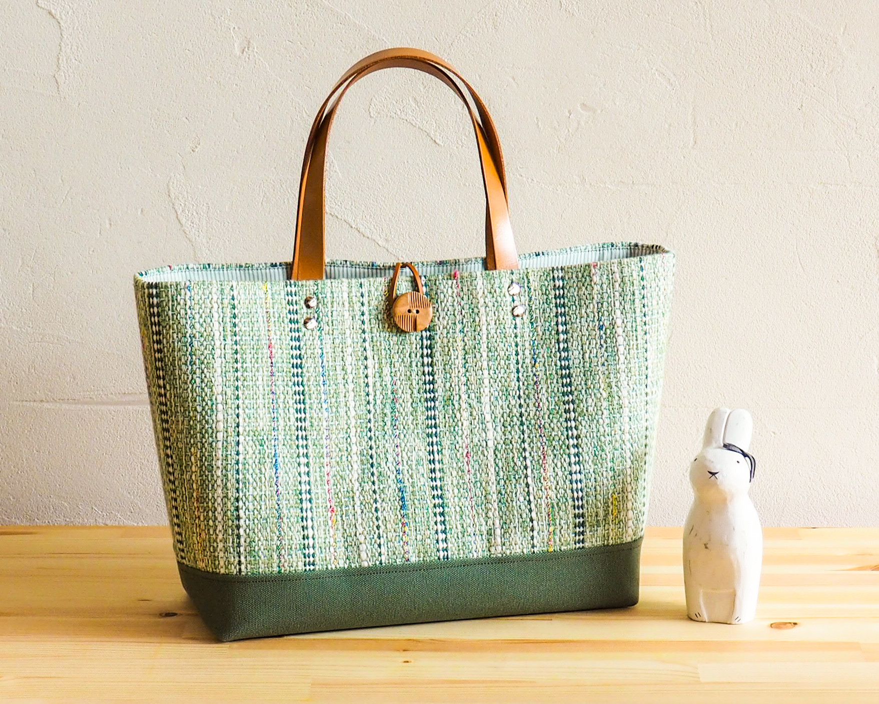 ミックスツイード調手織り布の横長トート（グリーン）