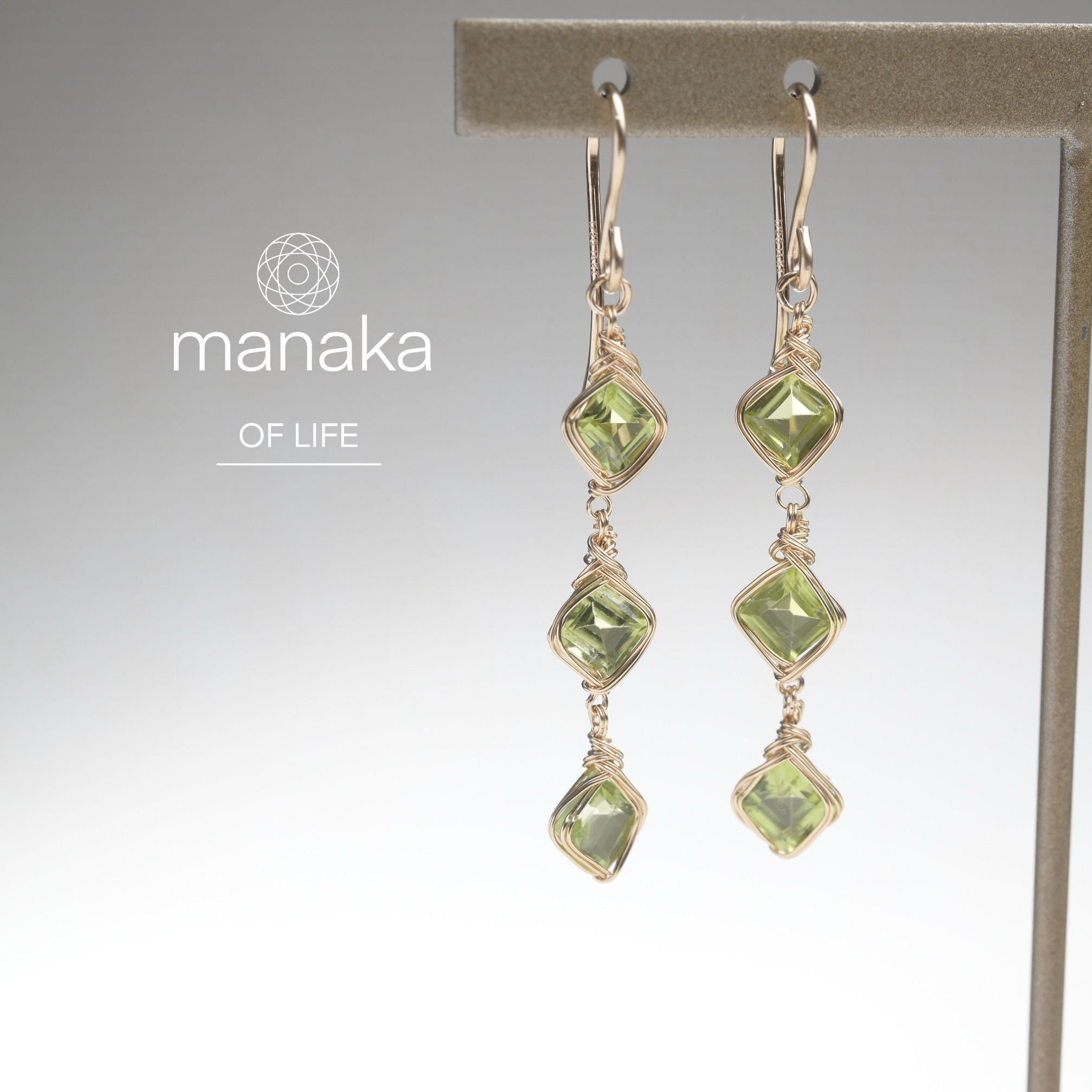 ペリドット ピアス  ワイヤーラッピング  14kgf 天然石 送料無料でお届けします