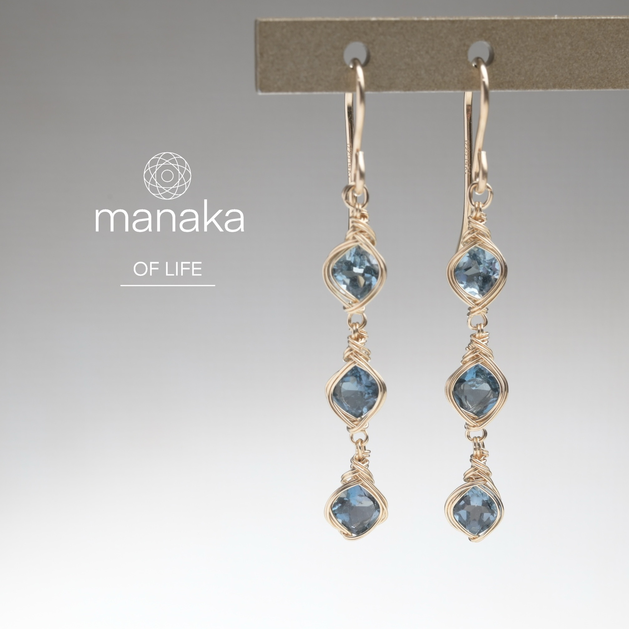 ロンドンブルートパーズ ピアス  ワイヤーラッピング  14kgf 天然石 送料無料でお届けします