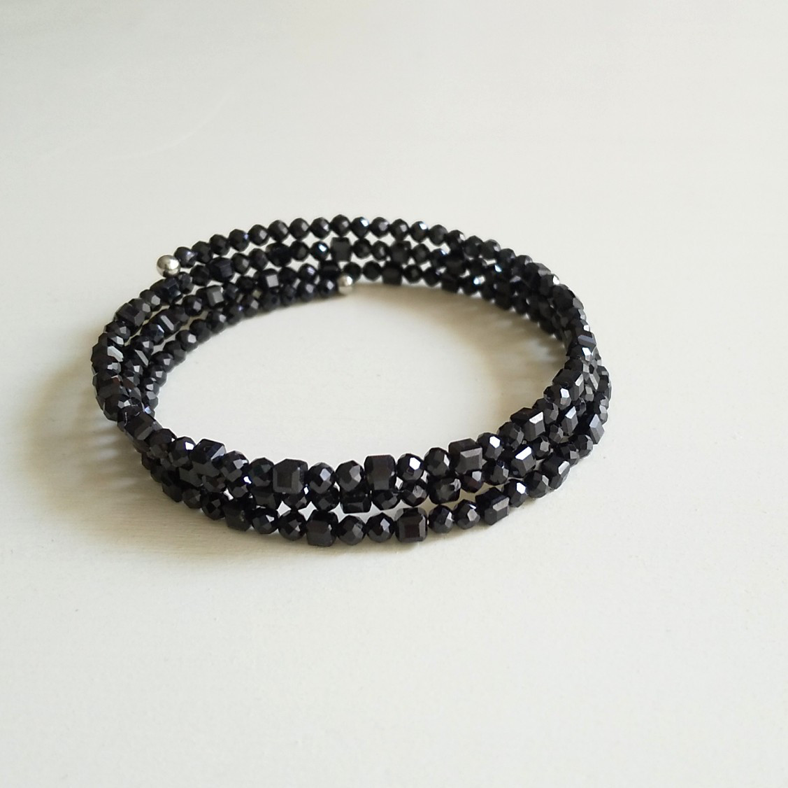 ブラックスピネル留め具フリーブレスレット