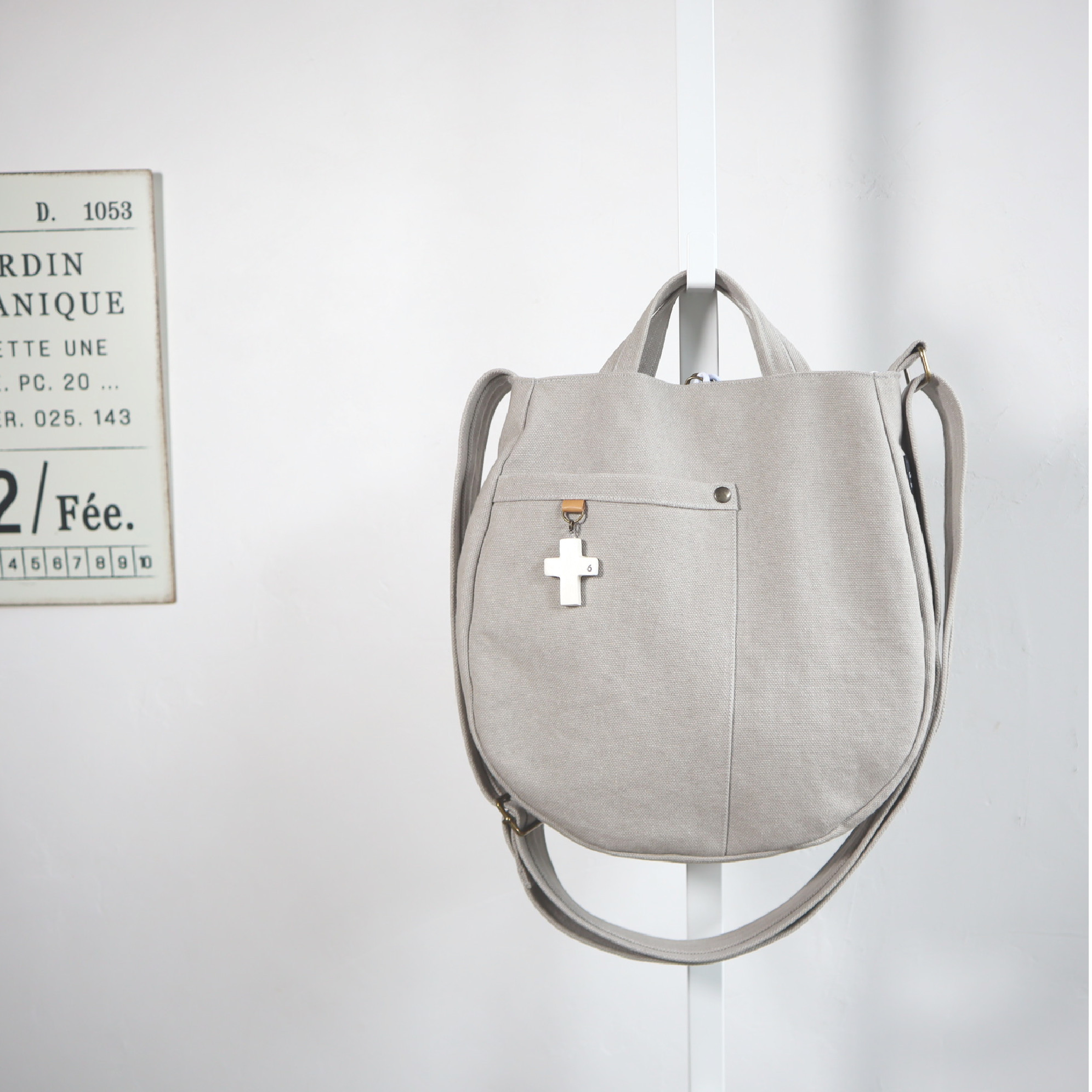 《Ｍサイズ》【選べるポケット飾り♪】まんまるポシェット＊ヴィンテージ8号帆布×アイスグレー